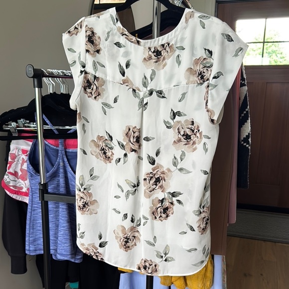 Reitmans Cream Floral Cap Sleeve Blouse – Size Large - Picture 4 of 5